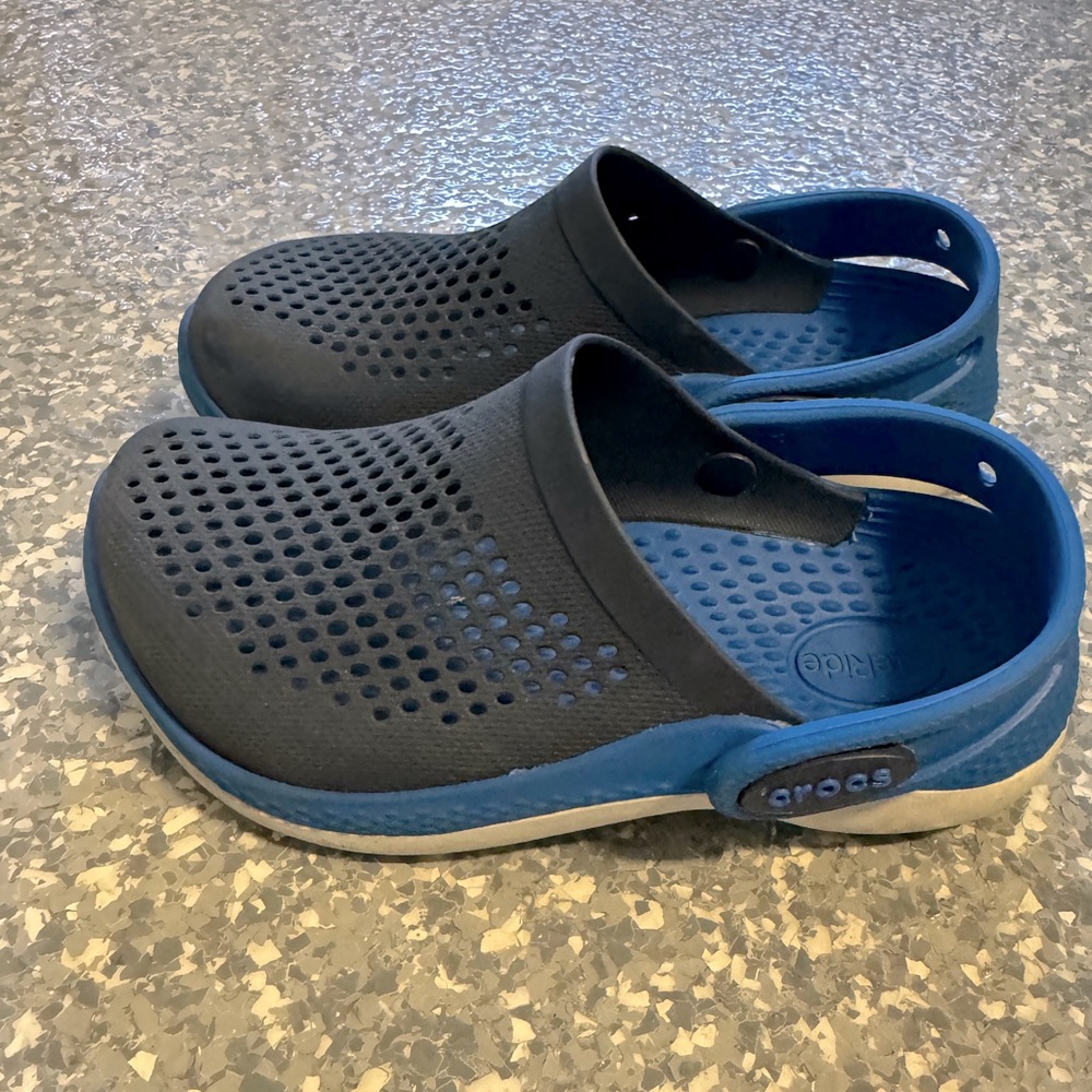 Crocs 360 toddler size 10 blue color